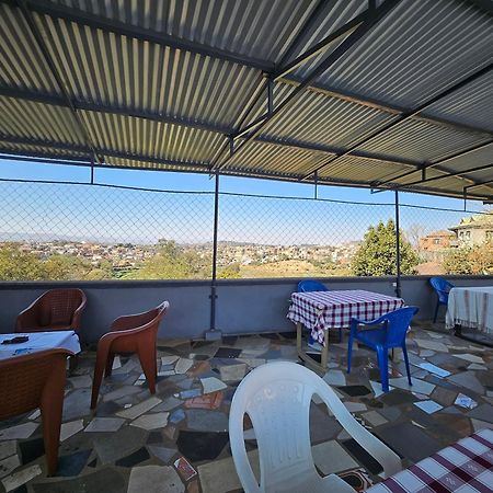 Bed and Breakfast Chez Joel Antsirabe Exterior foto