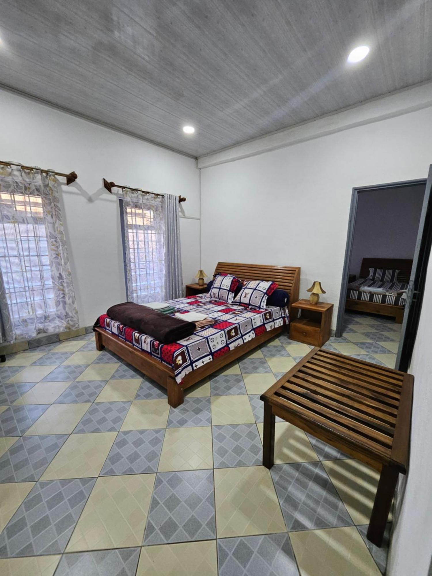 Bed and Breakfast Chez Joel Antsirabe Exterior foto